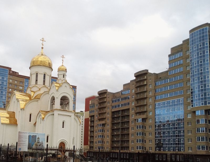 Курск недвижимость дериглазова. Храм Сретения Господня Курск Дериглазова. Дериглазова 35 Курск. Дериглазова 35 храм. Проспект Дериглазова дом 35.